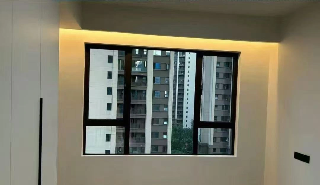 玻璃清洁清洁后：玻璃更清晰通透，窗外景物更清楚。